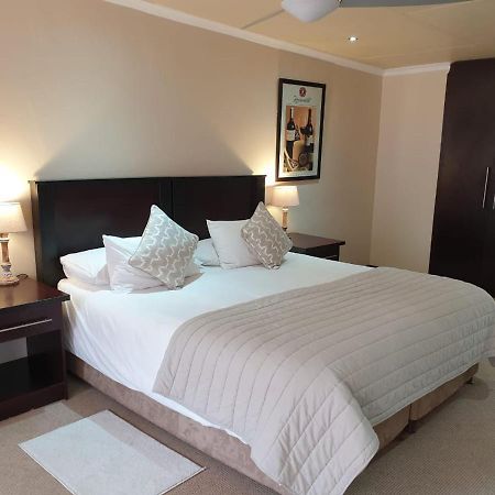 The Lazy Grape Guest Lodge & Spa Benoni Exterior foto