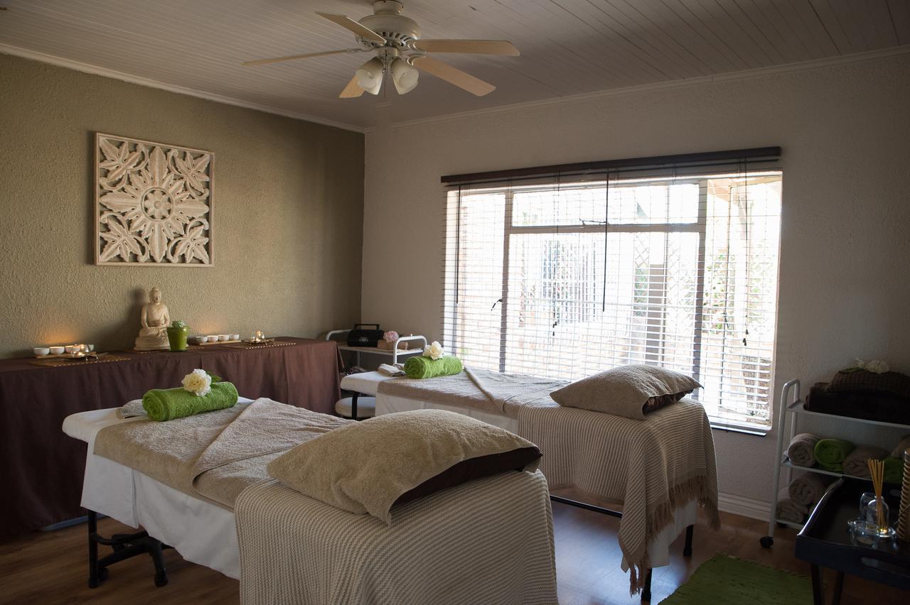 The Lazy Grape Guest Lodge & Spa Benoni Exterior foto